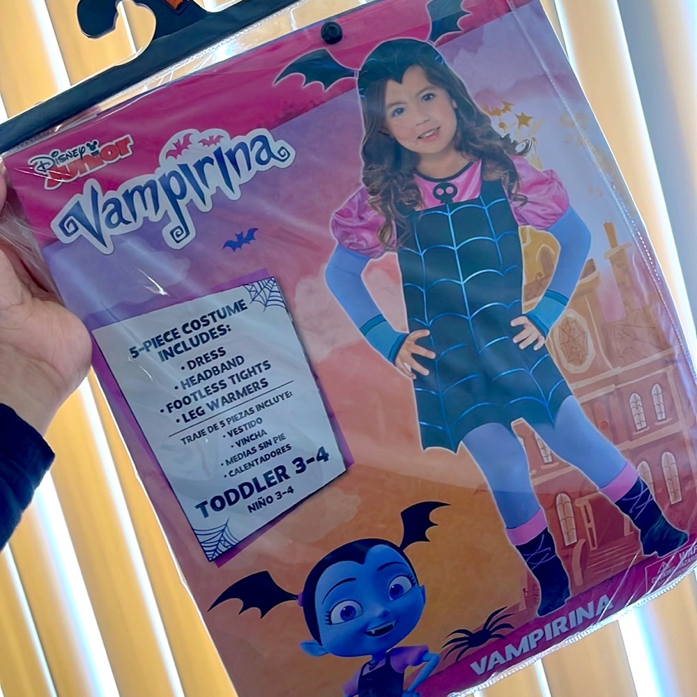 “Vampirina” Halloween Costume!!